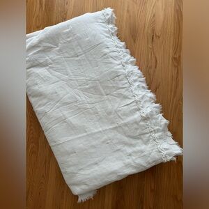 NWOT ruffle trim bedspread